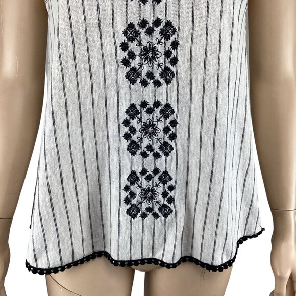 Coco & Jameson Top‎ Size Medium Embroidered Striped Tank - Picture 8 of 8